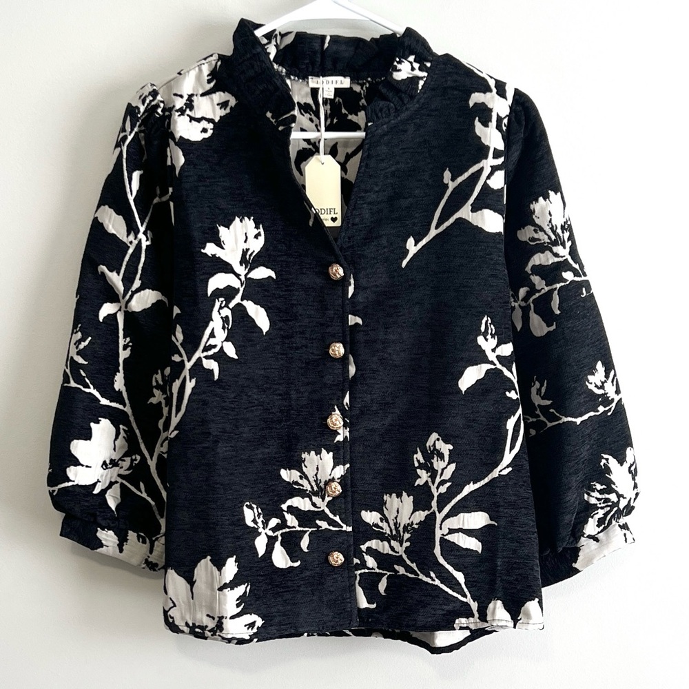 NWT Jodifl Boutique Floral Jacquard Button Front Blouse